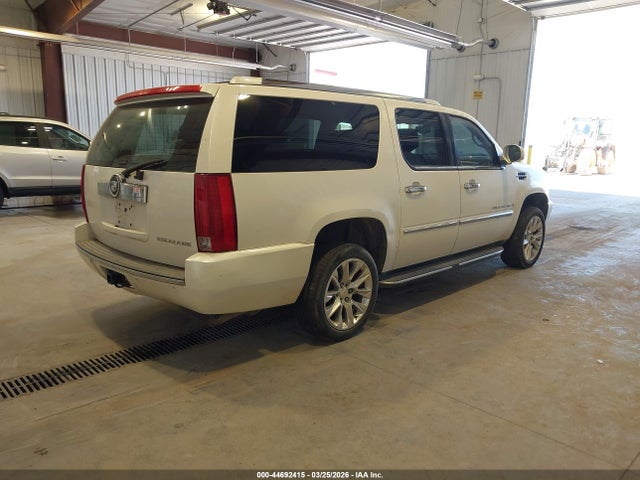 44692415 :رقم المزاد ، 1GYFK668X8R178262 vin ، 2008 Cadillac Escalade Esv Standard مزاد بيع