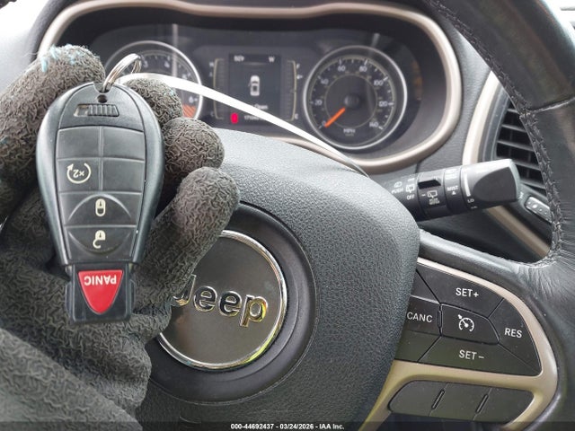 Продажа на аукционе авто 2015 Jeep Cherokee Sport, vin: 1C4PJMAB3FW735130, номер лота: 44692437