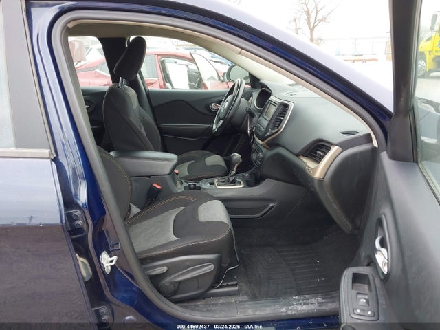 Продажа на аукционе авто 2015 Jeep Cherokee Sport, vin: 1C4PJMAB3FW735130, номер лота: 44692437
