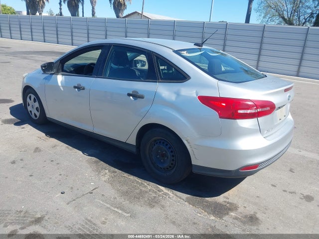 Ford FOCUS S 2015 1FADP3E21FL306775 Image 3