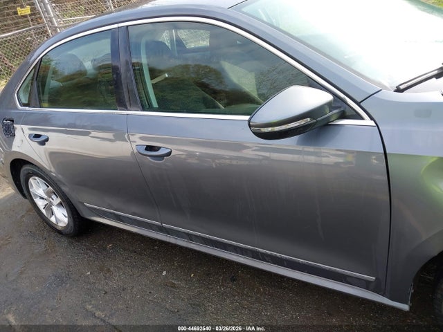 Продаж на аукціоні авто 2016 Volkswagen Passat 1.8t S, vin: 1VWAT7A36GC053708, номер лоту: 44692540