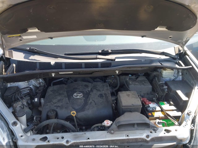 5TDDZ3DC5HS148683 Toyota Sienna Limited 7 Passenger