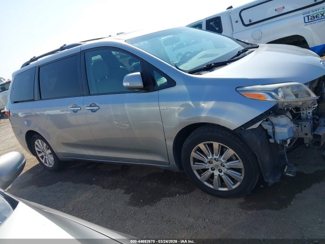 5TDDZ3DC5HS148683 Toyota Sienna Limited 7 Passenger