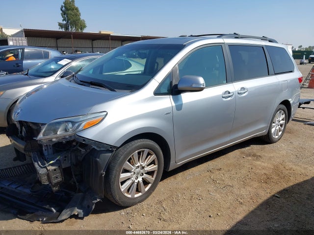 5TDDZ3DC5HS148683 Toyota Sienna Limited 7 Passenger
