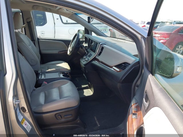 5TDDZ3DC5HS148683 Toyota Sienna Limited 7 Passenger