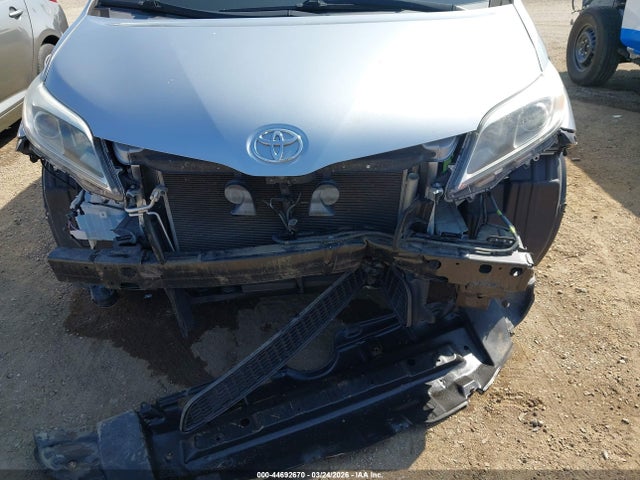 5TDDZ3DC5HS148683 Toyota Sienna Limited 7 Passenger