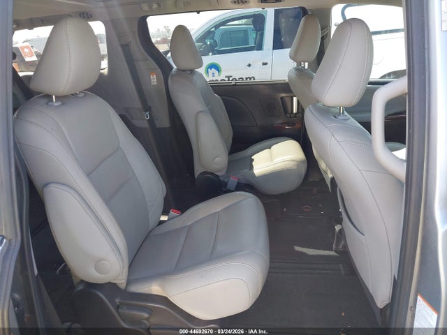 5TDDZ3DC5HS148683 Toyota Sienna Limited 7 Passenger
