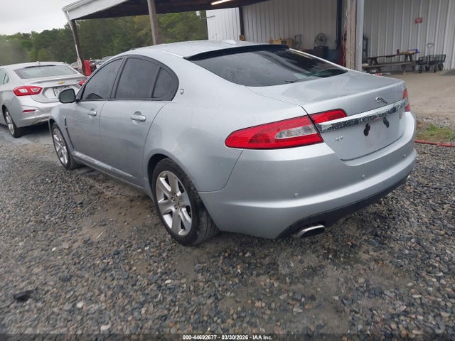 2011 JAGUAR XF SAJWA0FB8BLR93671 Photo 2