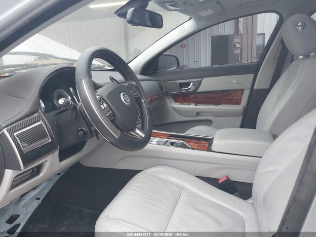 2011 JAGUAR XF SAJWA0FB8BLR93671 Photo 4