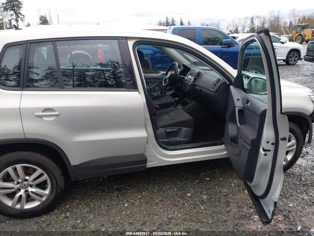 Продаж на аукціоні авто 2012 Volkswagen Tiguan S, vin: WVGAV7AX0CW546501, номер лоту: 44692837