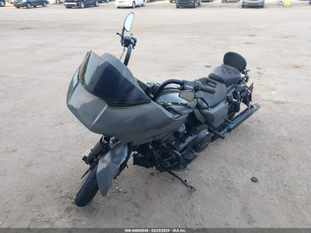 Harley-Davidson Fltrxse Cvo Road Glide 2018 1HD1TCL19JB953425 Image 2