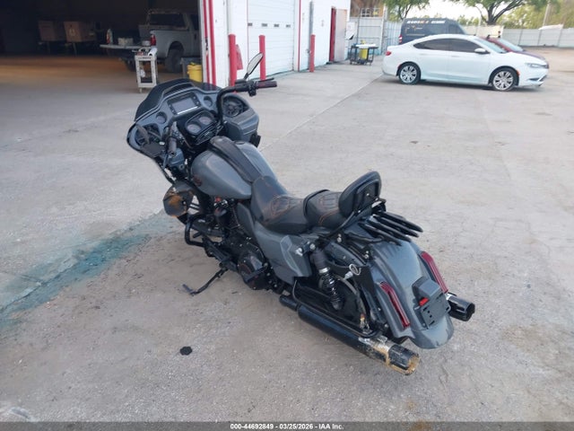 Harley-Davidson Fltrxse Cvo Road Glide 2018 1HD1TCL19JB953425 Image 3