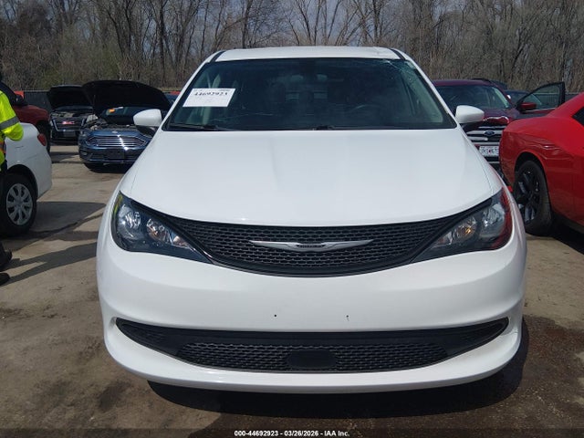 44692923 :رقم المزاد ، 2C4RC1CG4NR153104 vin ، 2022 Chrysler Voyager Lx مزاد بيع