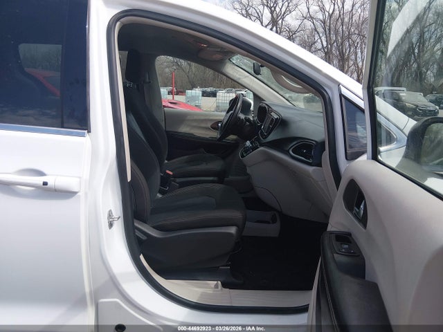 44692923 :رقم المزاد ، 2C4RC1CG4NR153104 vin ، 2022 Chrysler Voyager Lx مزاد بيع