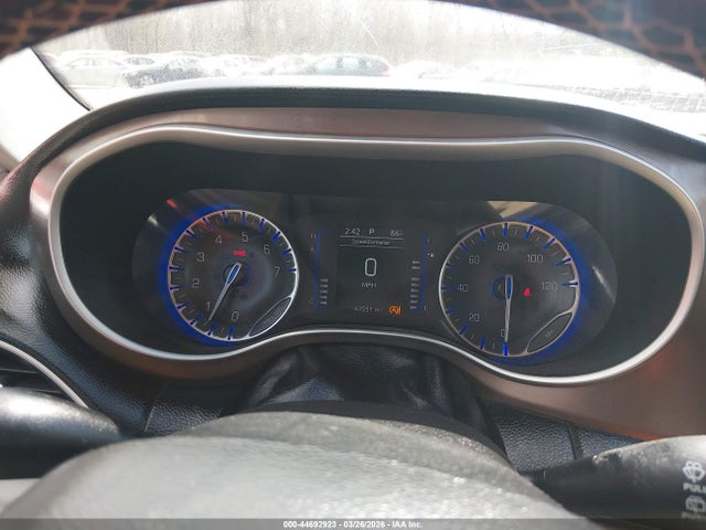 44692923 :رقم المزاد ، 2C4RC1CG4NR153104 vin ، 2022 Chrysler Voyager Lx مزاد بيع