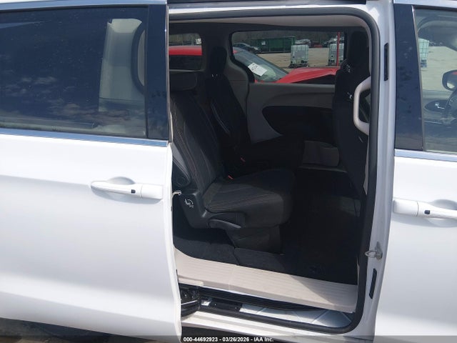 44692923 :رقم المزاد ، 2C4RC1CG4NR153104 vin ، 2022 Chrysler Voyager Lx مزاد بيع