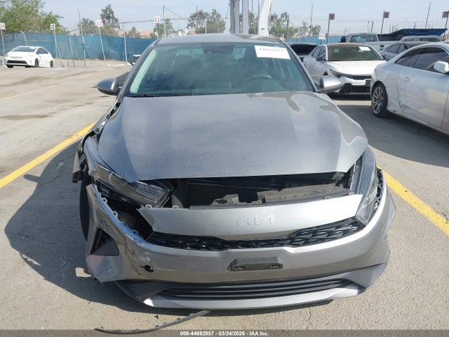 3KPF24AD6PE637070 KIA Forte Lxs