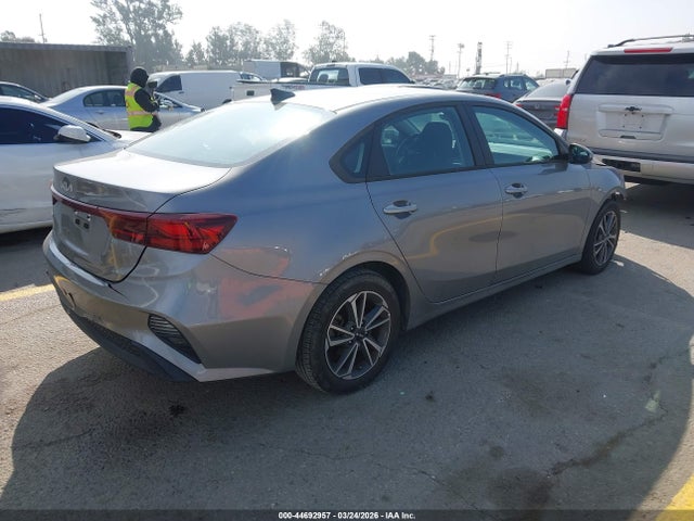 3KPF24AD6PE637070 KIA Forte Lxs