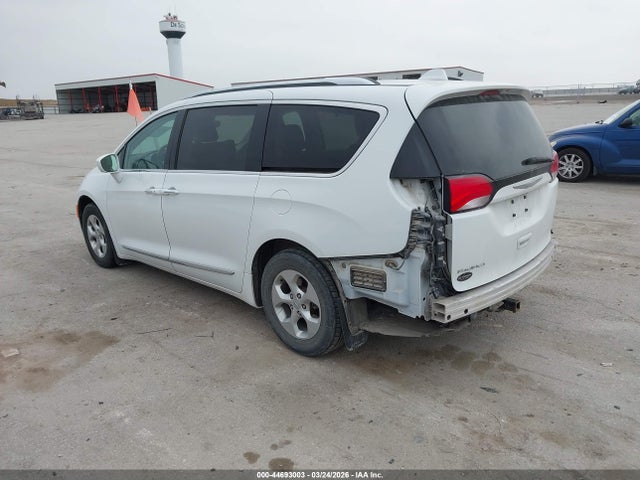 Продажа на аукционе авто 2017 Chrysler Pacifica Touring-l Plus, vin: 2C4RC1EG2HR585577, номер лота: 44693003