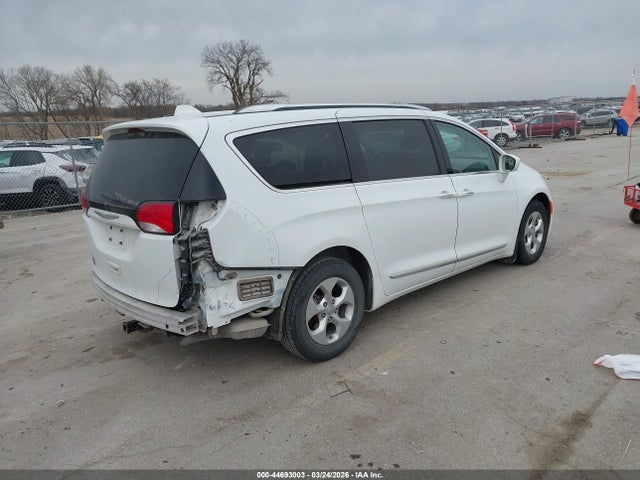 Продажа на аукционе авто 2017 Chrysler Pacifica Touring-l Plus, vin: 2C4RC1EG2HR585577, номер лота: 44693003