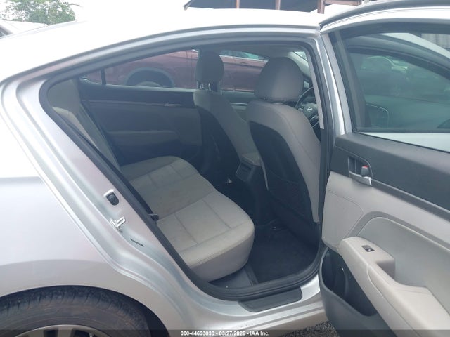 Hyundai Elantra Value Edition 2018 5NPD84LF7JH354765 Image 8