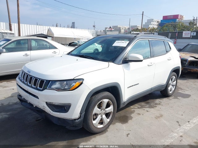 3C4NJCBB3JT226668 Jeep Compass Latitude Fwd