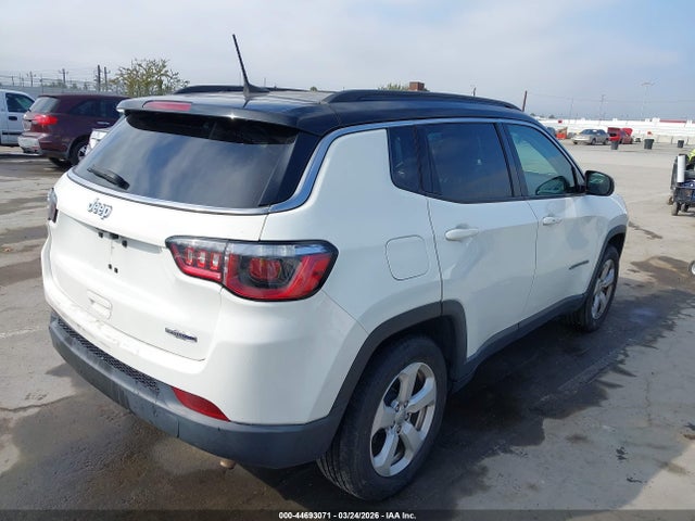 3C4NJCBB3JT226668 Jeep Compass Latitude Fwd
