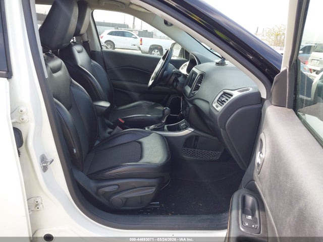 3C4NJCBB3JT226668 Jeep Compass Latitude Fwd