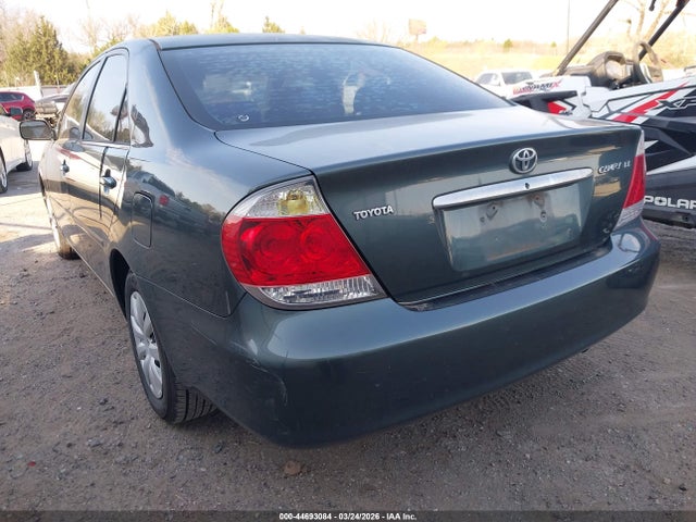 2005 TOYOTA CAMRY 4T1BE32K95U102709 Photo 2