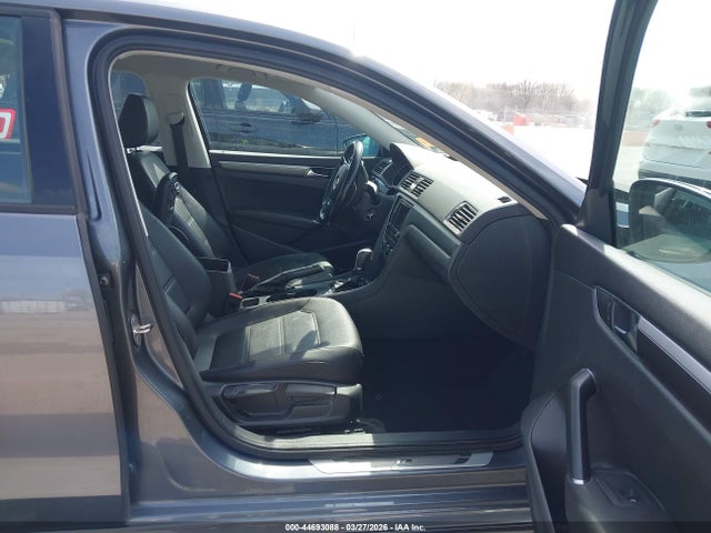 Aukcja sprzedaży 2018 Volkswagen Passat 2.0t R-line/2.0t S, vin: 1VWAA7A30JC014240, numer aukcji: 44693088