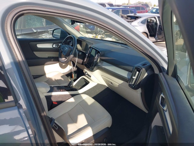 Volvo Xc40 T4 Momentum 2020 YV4AC2HK4L2245385 Image 5