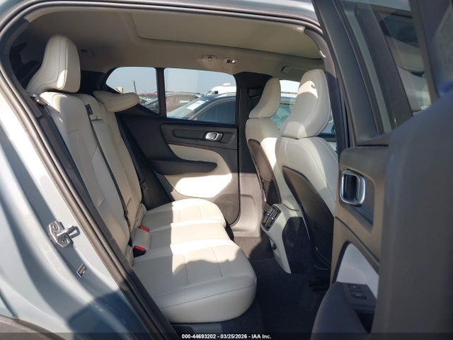 Volvo Xc40 T4 Momentum 2020 YV4AC2HK4L2245385 Image 8