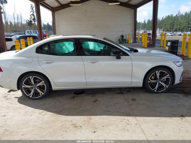 Volvo S60 B5 Plus Dark Theme 2023 7JRL12TW7PG231244 Image 14
