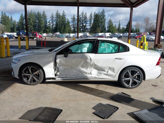 Volvo S60 B5 Plus Dark Theme 2023 7JRL12TW7PG231244 Image 15