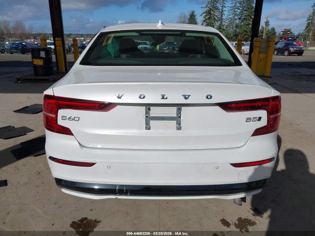 7JRL12TW7PG231244 Volvo S60 B5 Plus Dark Theme