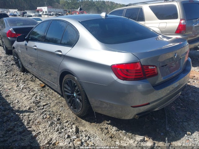 2011 BMW 550I WBAFR9C54BC618321 Photo 2