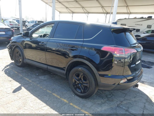 Toyota RAV4 LE 2018 2T3ZFREV5JW442980 Image 3