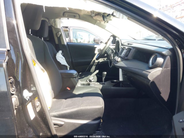 Toyota RAV4 LE 2018 2T3ZFREV5JW442980 Image 5