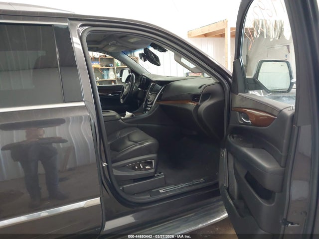 44693442 :رقم المزاد ، 1GYS4HKJ9HR294095 vin ، 2017 Cadillac Escalade Esv Luxury مزاد بيع