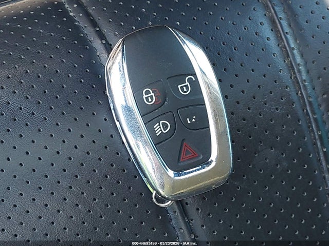 2011 JAGUAR XJ SAJWA2GE1BMV01996 Photo 10