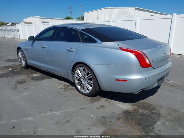 2011 JAGUAR XJ SAJWA2GE1BMV01996 Photo 2