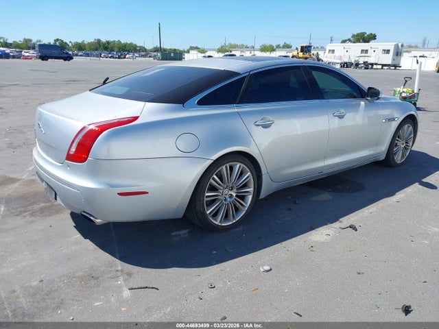 2011 JAGUAR XJ SAJWA2GE1BMV01996 Photo 3