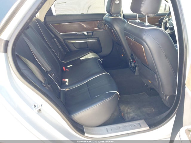 2011 JAGUAR XJ SAJWA2GE1BMV01996 Photo 7