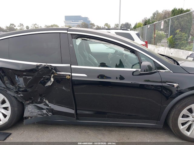 Tesla Model X 100d/75d/long Range 2019 5YJXCAE28KF202045 Image 13