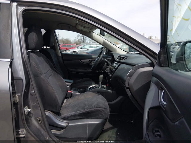 2016 Nissan Rogue S/sl/sv მანქანა იყიდება აუქციონზე, vin: 5N1AT2MVXGC796631, აუქციონის ნომერი: 44693647