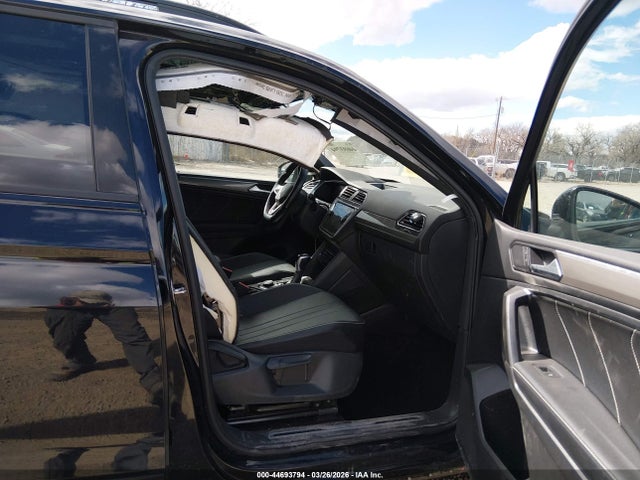 Aukcja sprzedaży 2023 Volkswagen Tiguan 2.0t Se R-line Black, vin: 3VV8B7AX7PM010633, numer aukcji: 44693794