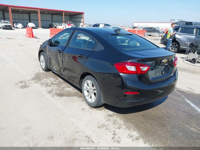 2019 CHEVROLET CRUZE 1G1BC5SM5K7148452 Photo 2