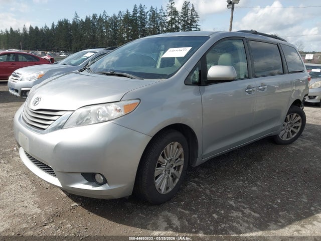 44693833 :رقم المزاد ، 5TDDK3DCXBS028924 vin ، 2011 Toyota Sienna Xle مزاد بيع