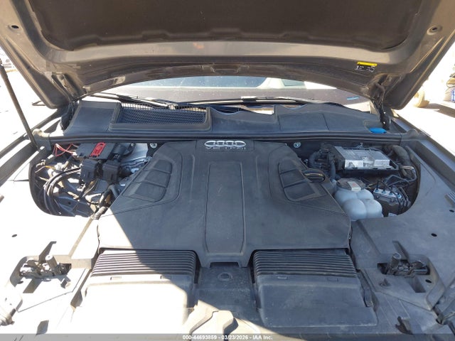 WA1VAAF72JD010305 Audi Q7 3.0t Premium