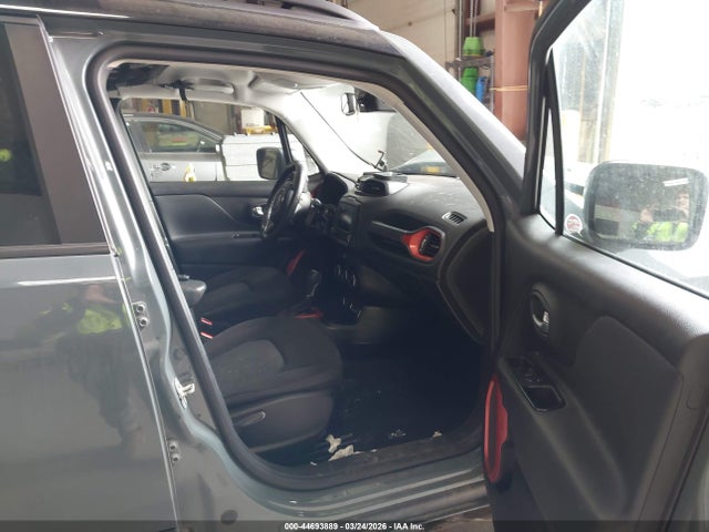 44693889 :رقم المزاد ، ZACCJBCB7HPF35416 vin ، 2017 Jeep Renegade Trailhawk 4x4 مزاد بيع